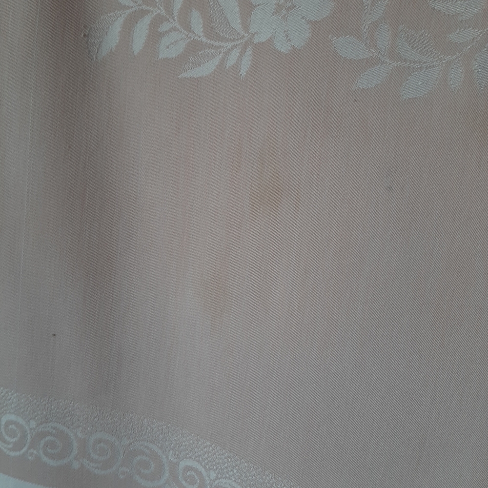 Vtg Damask Pastel Pink Tablecloth and 6 Piece Napkin Set. - Picture 11 of 11